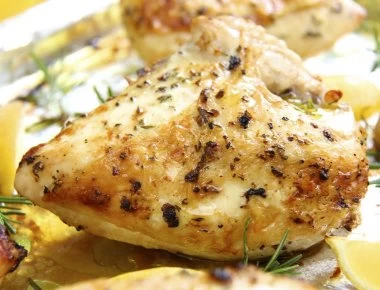 Αυτό είναι το «κόλπο» για να μη στεγνώσει το κοτόπουλο στο ψήσιμο